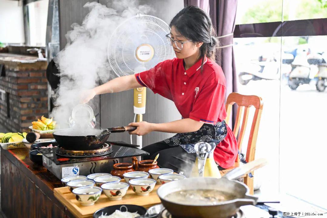 全网追的“扁担女孩”，找了一份暑假工，时薪12元 - 广州生活资讯 - 广州28生活网 gz.28life.com